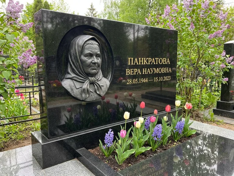 Памятник с барельефом — выполненная работа 26 в Липецке