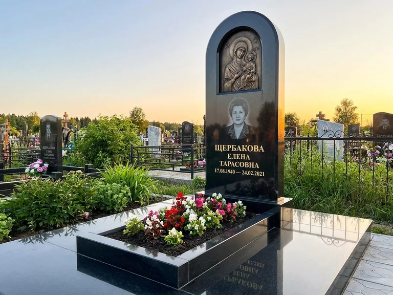 Памятник с барельефом — выполненная работа 35 в Липецке