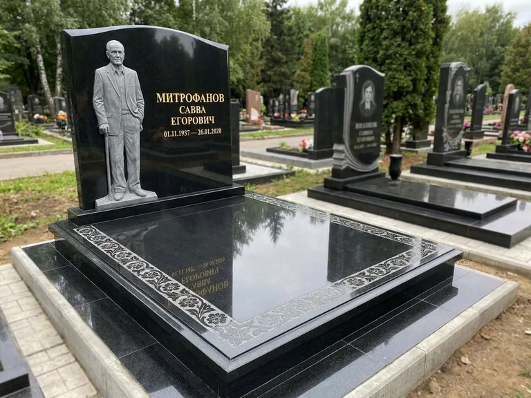 Памятник с барельефом — выполненная работа 48 в Липецке
