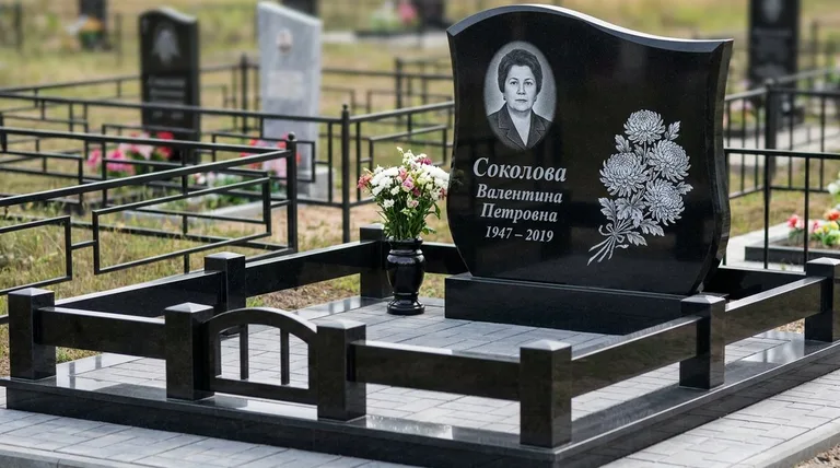 Памятник с гравировкой хризантем — выполненная работа «Соколова» в Липецке