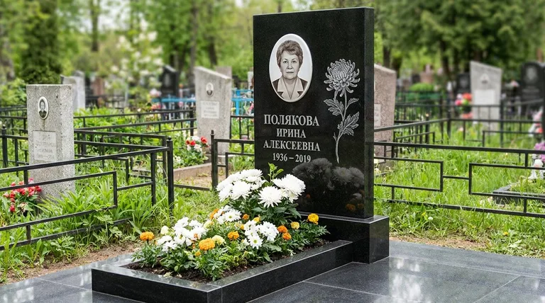 Памятник с гравировкой хризантем — выполненная работа «Полякова» в Липецке