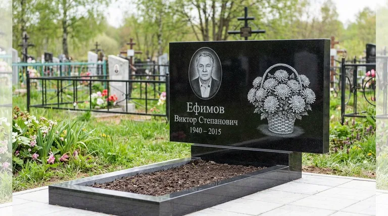 Памятник с гравировкой хризантем — выполненная работа «Ефимов» в Липецке
