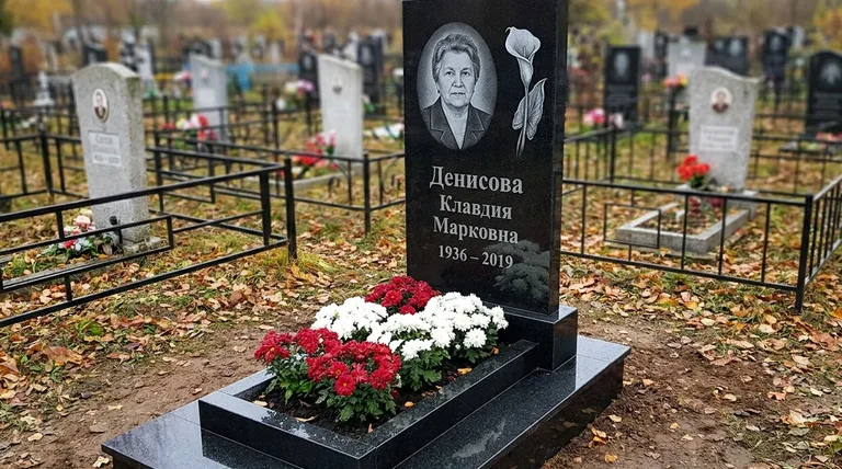 Памятник с гравировкой калл — выполненная работа «Денисова» в Липецке