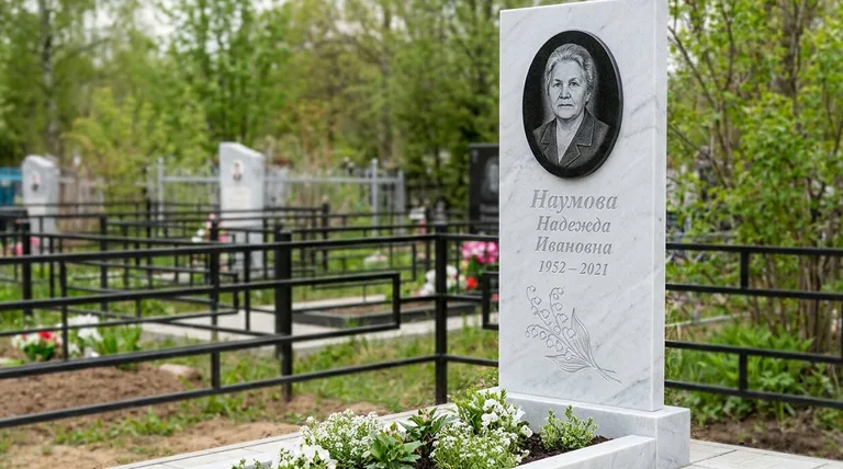 Памятник с гравировкой ландышей — выполненная работа «Наумова» в Липецке