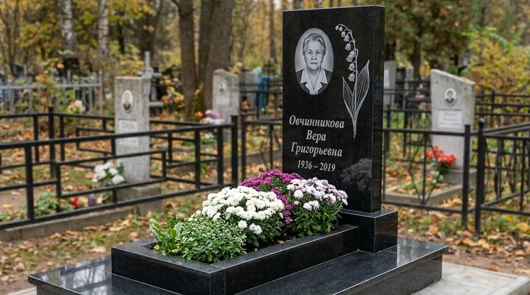 Памятник с гравировкой ландышей — выполненная работа «Овчинникова» в Липецке