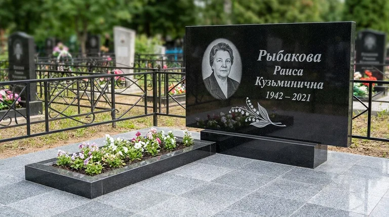 Памятник с гравировкой ландышей — выполненная работа «Рыбакова» в Липецке