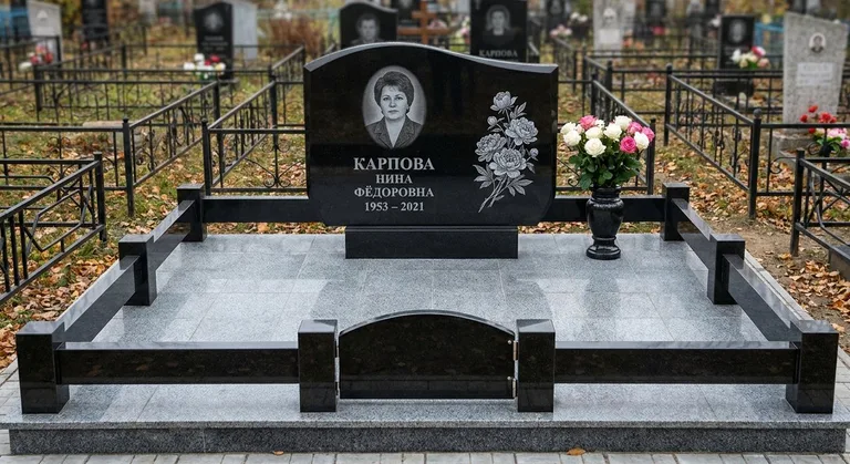 Памятник с гравировкой пионов — выполненная работа «Карпова» в Липецке