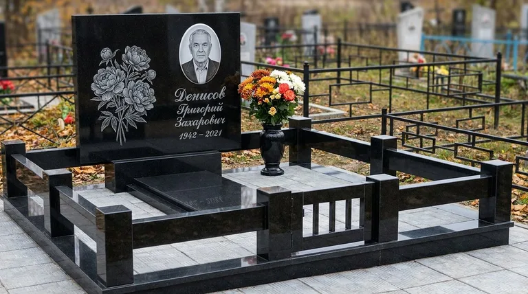 Памятник с гравировкой пионов — выполненная работа «Денисов» в Липецке