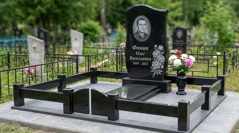 Памятник с гравировкой пионов — выполненная работа «Фомин» в Липецке