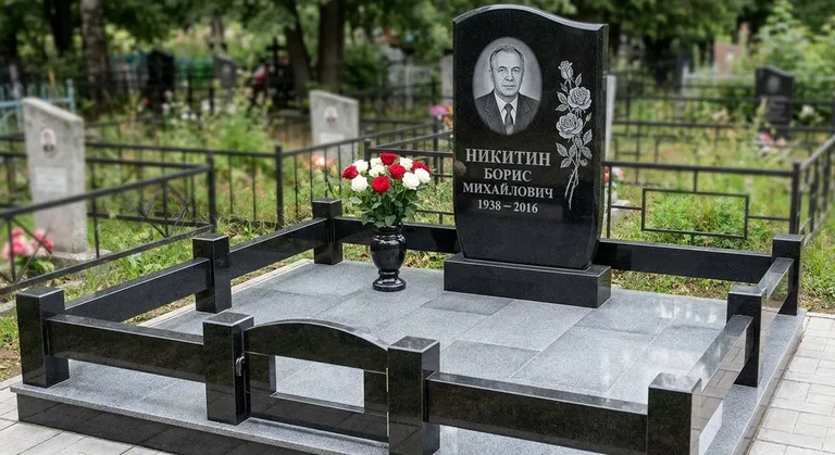 Памятник с гравировкой роз — выполненная работа «Никитин» в Липецке