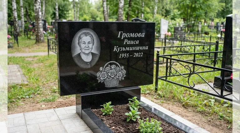 Памятник с гравировкой роз — выполненная работа «Громова» в Липецке