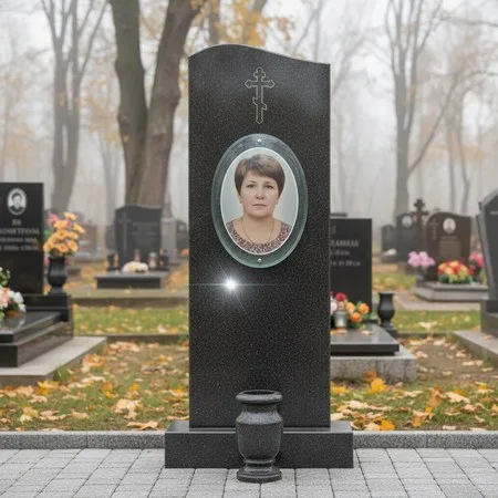Овальный портрет на стекле 240×300 мм на памятнике в Липецке