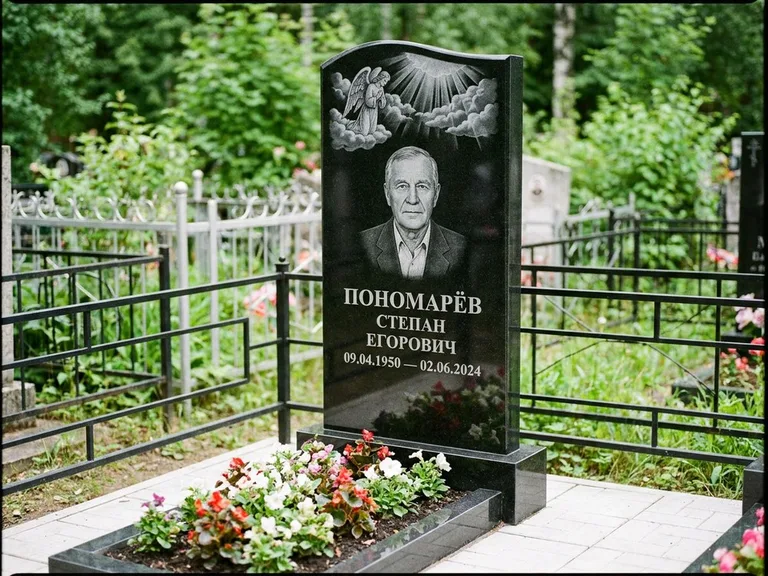 Памятник с гравировкой ангела — гравировка ангела-хранителя сбоку от портрета, работа «Лобанова» в Липецке
