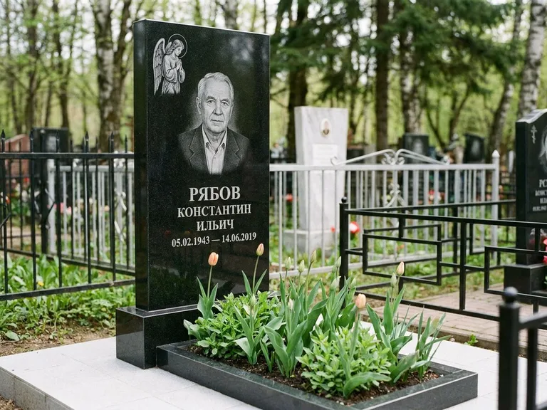 Памятник с гравировкой ангела — гравировка ангела с крестом рядом с эпитафией, работа «Фаддеев» в Липецке