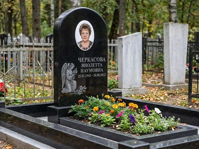 Памятник с гравировкой ангела — гравировка ангела с крестом рядом с эпитафией, работа «Журавлёва» в Липецке