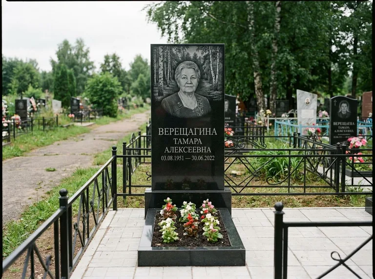 Памятник с гравировкой берёзы — гравировка берёзовой рощи в глубину, работа «Верещагина» в Липецке