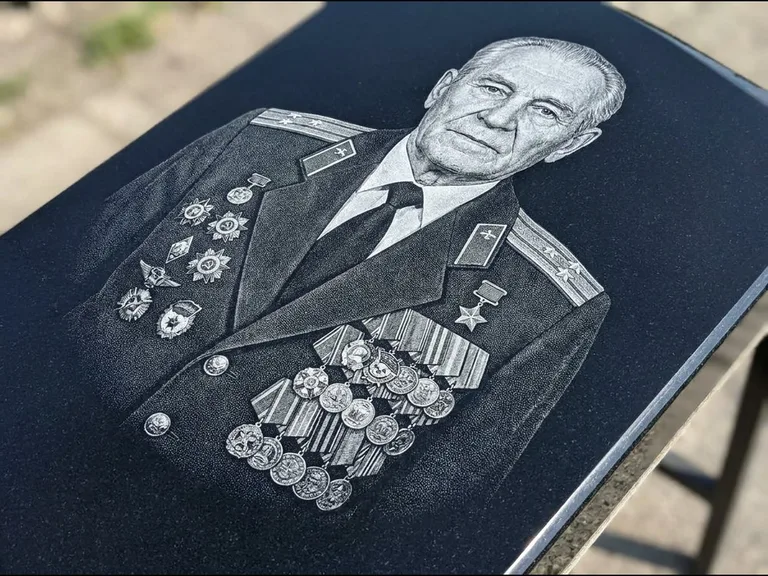 Гравировка фото на памятнике — военный / ветеран в Липецке