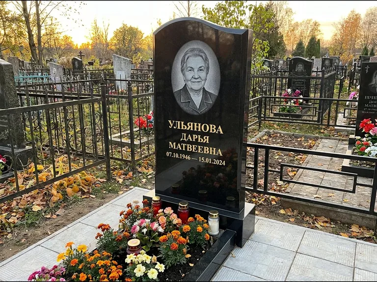 Гравировка портрета на чёрном граните — выполненная работа 12 в Липецке