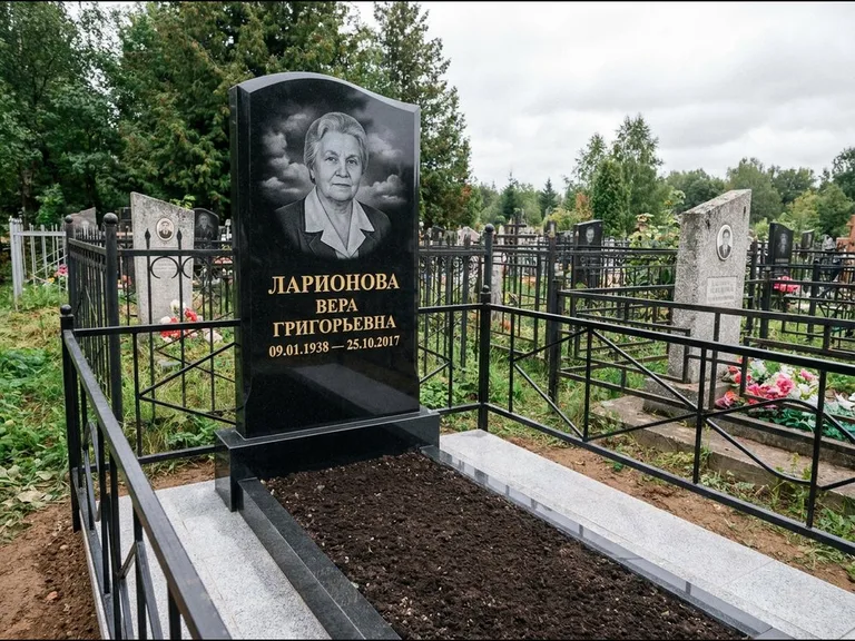 Гравировка портрета на чёрном граните — выполненная работа 16 в Липецке