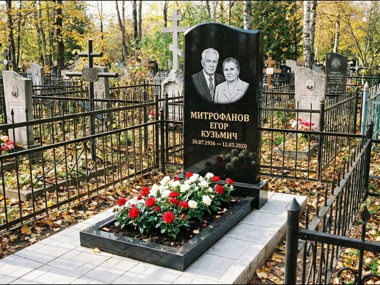 Гравировка портрета на чёрном граните — выполненная работа 17 в Липецке
