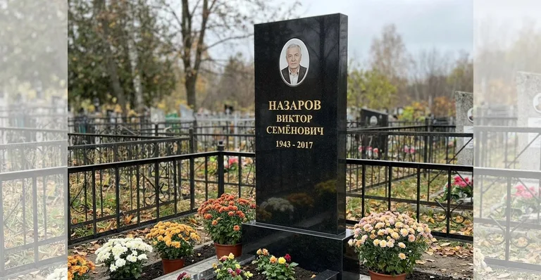 Семейный (двойной) памятник, Пример гранитного памятника, изготовленного мастерской «Мастер Каменев» для кладбища в Москве