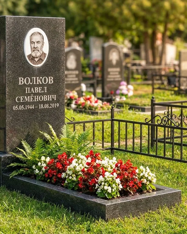 Тёмно-серый памятник под ключ с художественной гравировкой в Липецке