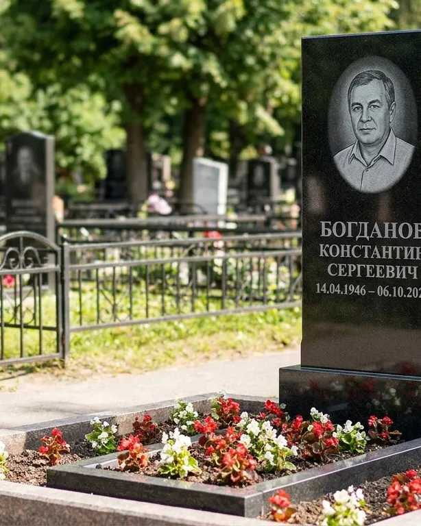 Низкий горизонтальный памятник под ключ с цветником в Липецке