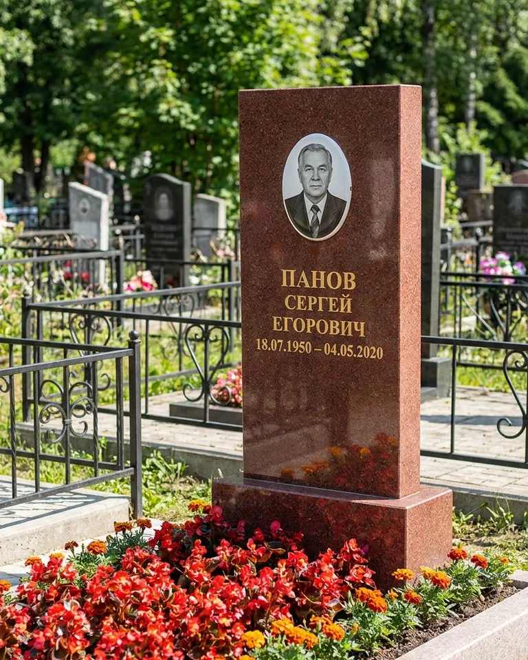 Двойной серый памятник под ключ с вазой в Липецке