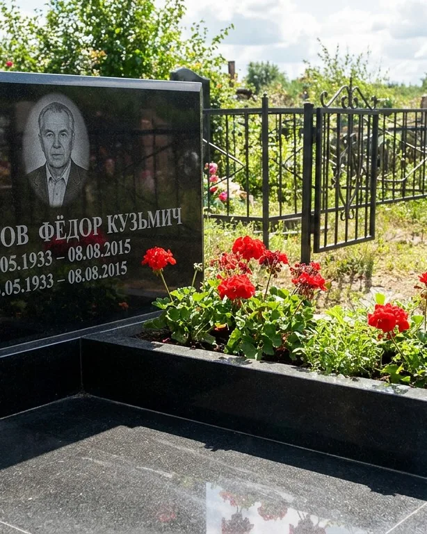 Двойной памятник под ключ с крестом в Липецке