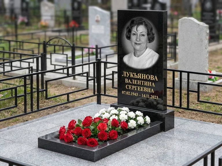 Портрет на памятнике в Липецке — Ч/б портрет → гравировка на стандартном комплексе