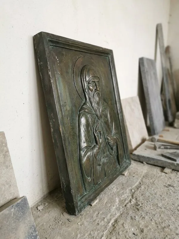 Икона-барельеф святого — скульптура на памятник, бронза, высота 45 см