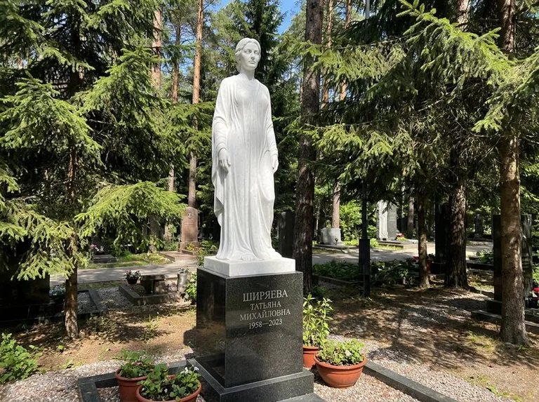 Ростовая женская фигура с портретным сходством на мемориале в Липецке
