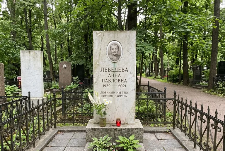 Уборка могилы до и после осенью — городское кладбище в Липецке