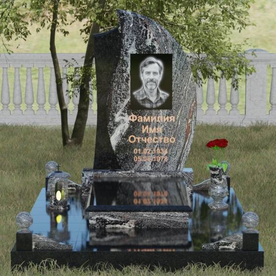 Светский гранитный памятник в Липецке, гранит амфиболит, вид 2