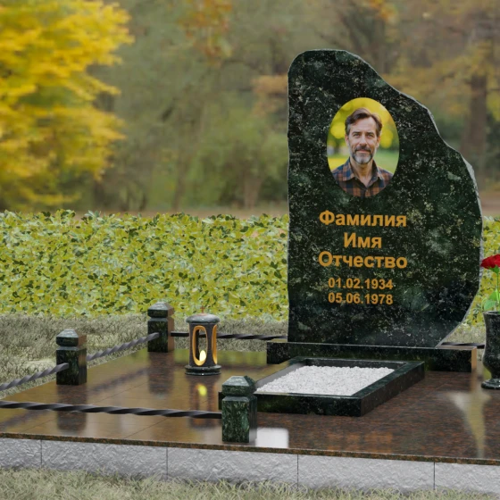 Гранитный вертикальный монумент в Казани, гранит Балтик грин, вид 4