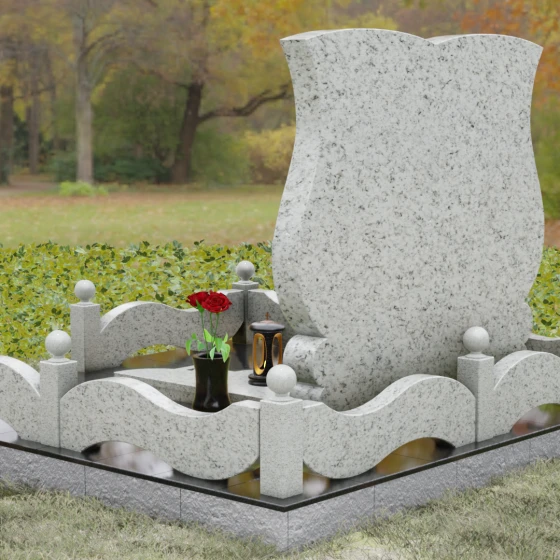 Горизонтальный гранитный памятник на двоих в Магнитогорске, гранит Мансуровский, вид 3