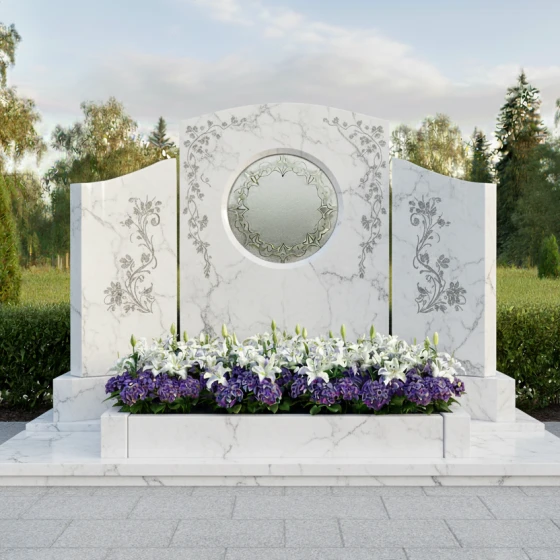 Гранитный памятник — свиток с круглой нишей, мрамор Тассос, в Москве