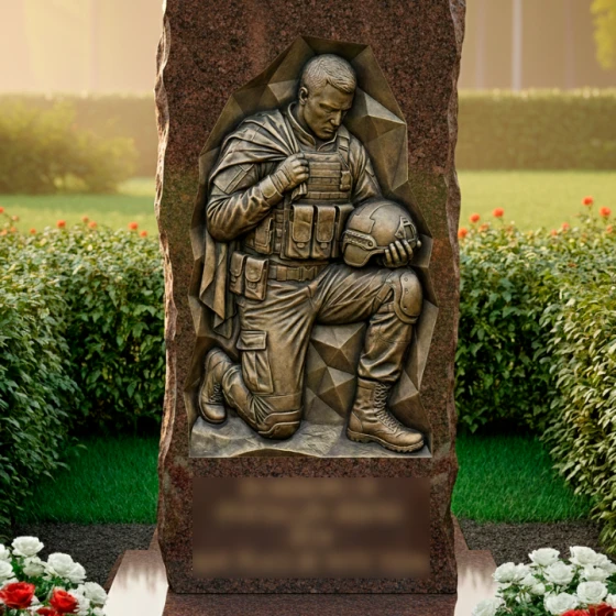 Гранитный памятник с вертикальной ориентацией в Ижевске, гранит Дымовский