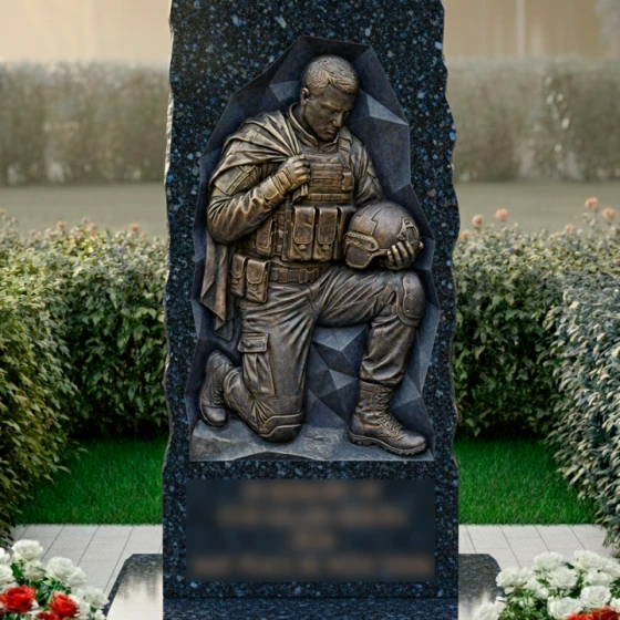 Гранитный памятник с вертикальной ориентацией в Ижевске, гранит Блю Перл