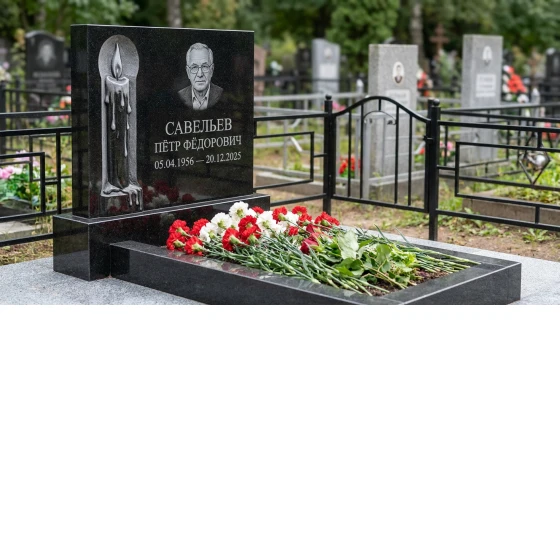 Памятник с горящей свечой из габбро-диабаза с восковыми подтёками