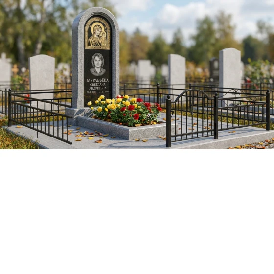 Памятник-стела с иконой богородицы из мансуровского гранита с золоченым окладом
