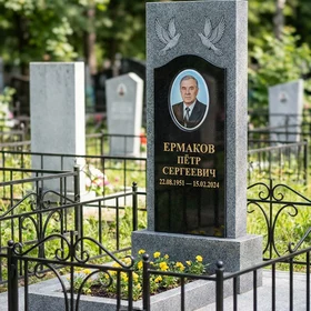 Гранитный памятник