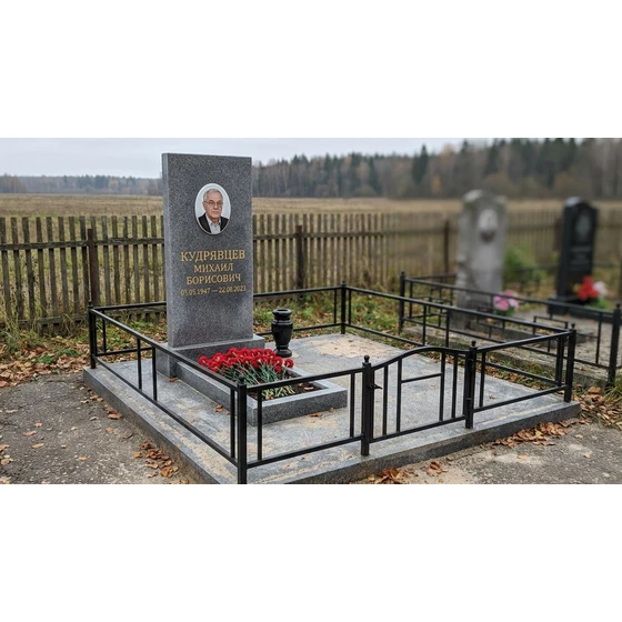 Гранитный памятник