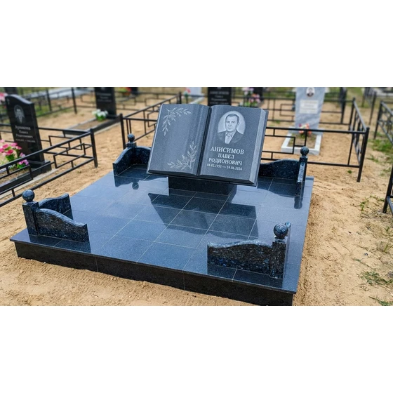 Гранитный памятник