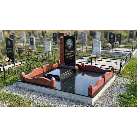 Комбинированный памятник с крестом