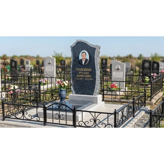 Гранитный памятник скала с портретом