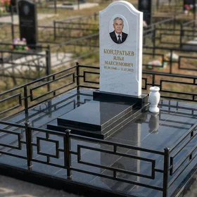 Комбинированный памятник из мрамора и гранита