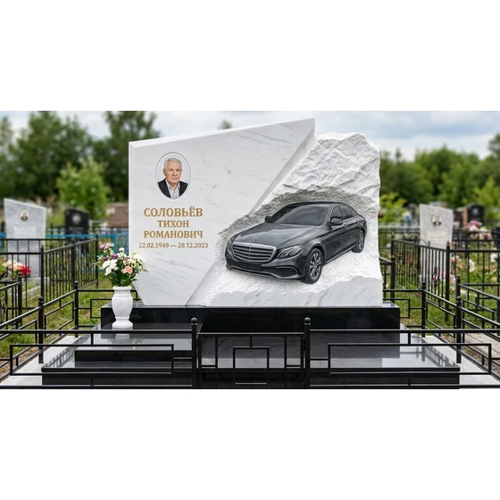 Комбинированный памятник с барельефом автомобиля