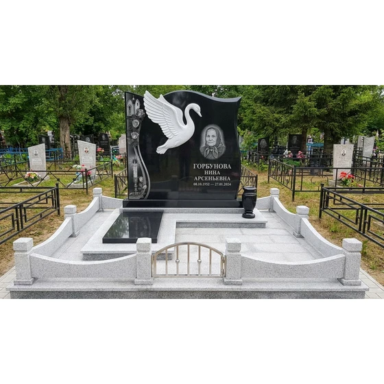Комбинированный памятник Волнистый с лебедем и свечой