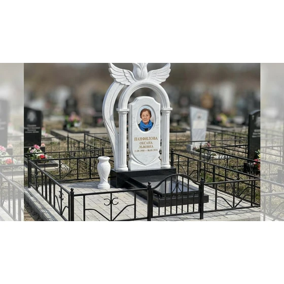Комбинированный памятник с аркой, ангелом и голубем